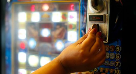 Multas y cárcel arriesgarán quienes exploten máquinas tragamonedas