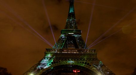 Francia dejará de exigir mascarillas en exteriores a partir de este jueves