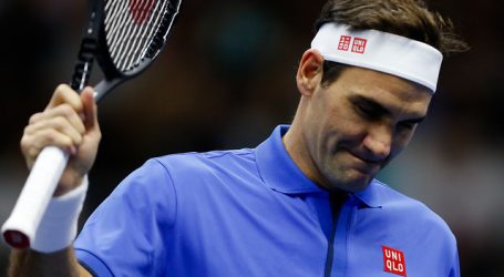 Tenis-Wimbledon: Federer pasa a la segunda semana y Kyrgios se retira por lesión
