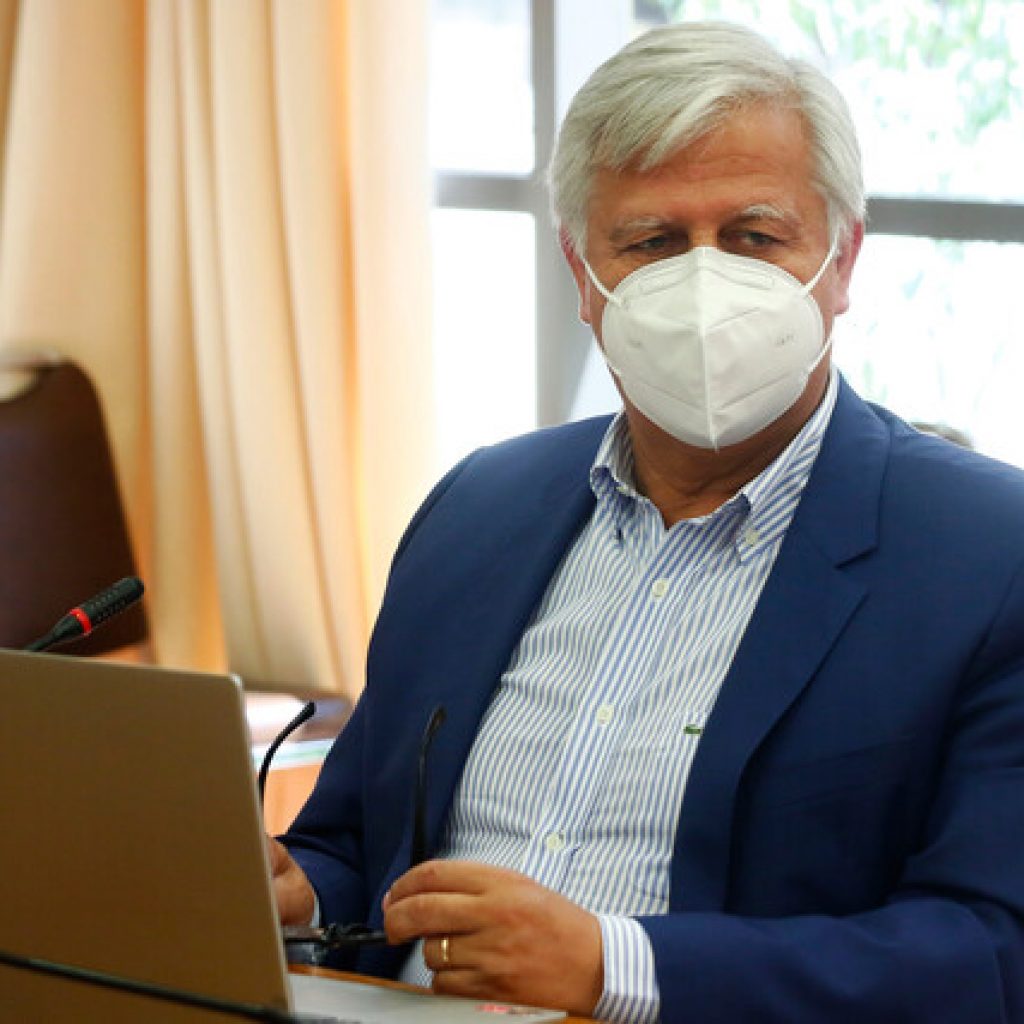 Saavedra afirma que aumento de tasa de interés es "un mazazo para clase media"