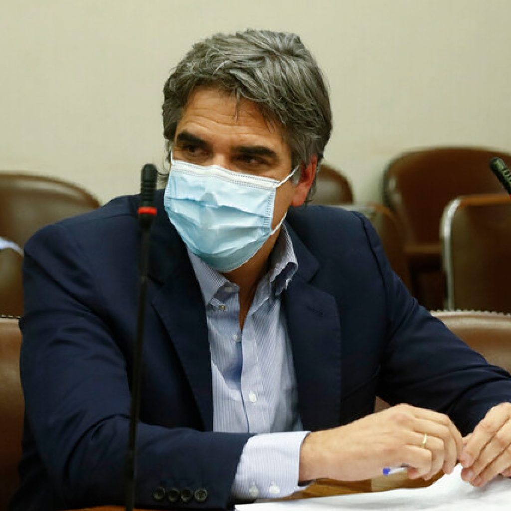 Fuenzalida presenta proyecto para permitir la contratación por hora