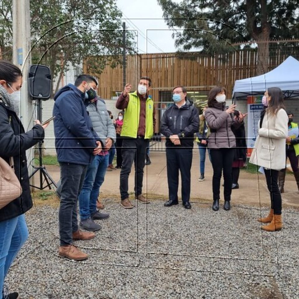 Intendente Metropolitano participa de vacunación móvil a vecinos de Renca