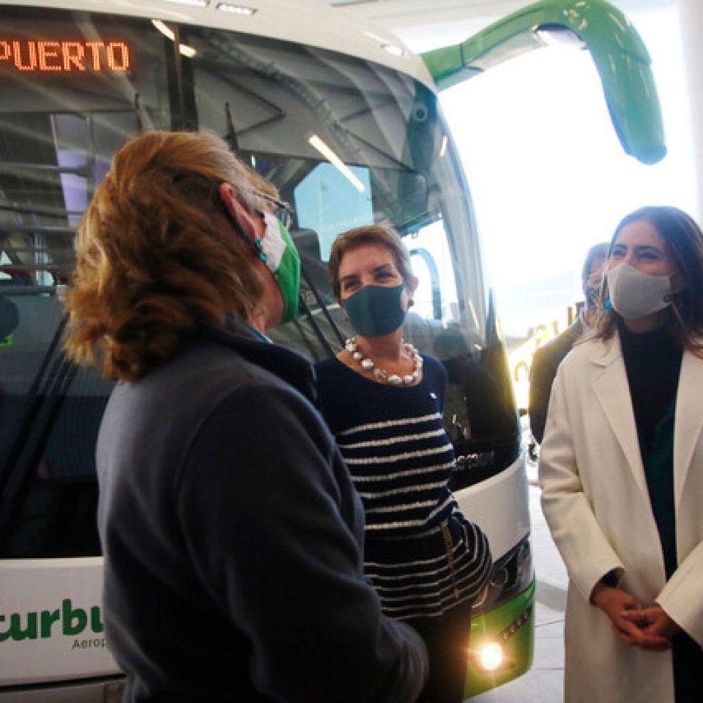 Presentan servicio de buses ecológicos que operarán en el aeropuerto de Santiago