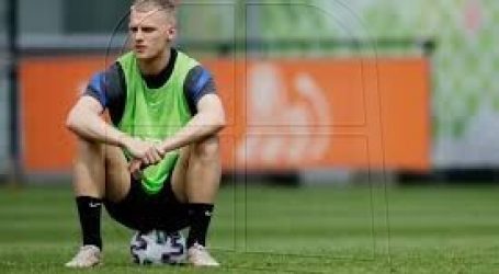 Neerlandés Mitchel Bakker es el nuevo compañero de Aránguiz en el Leverkusen