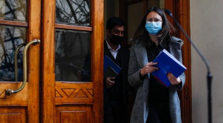 Alcaldesa de Santiago se reunió con el ministro de Educación