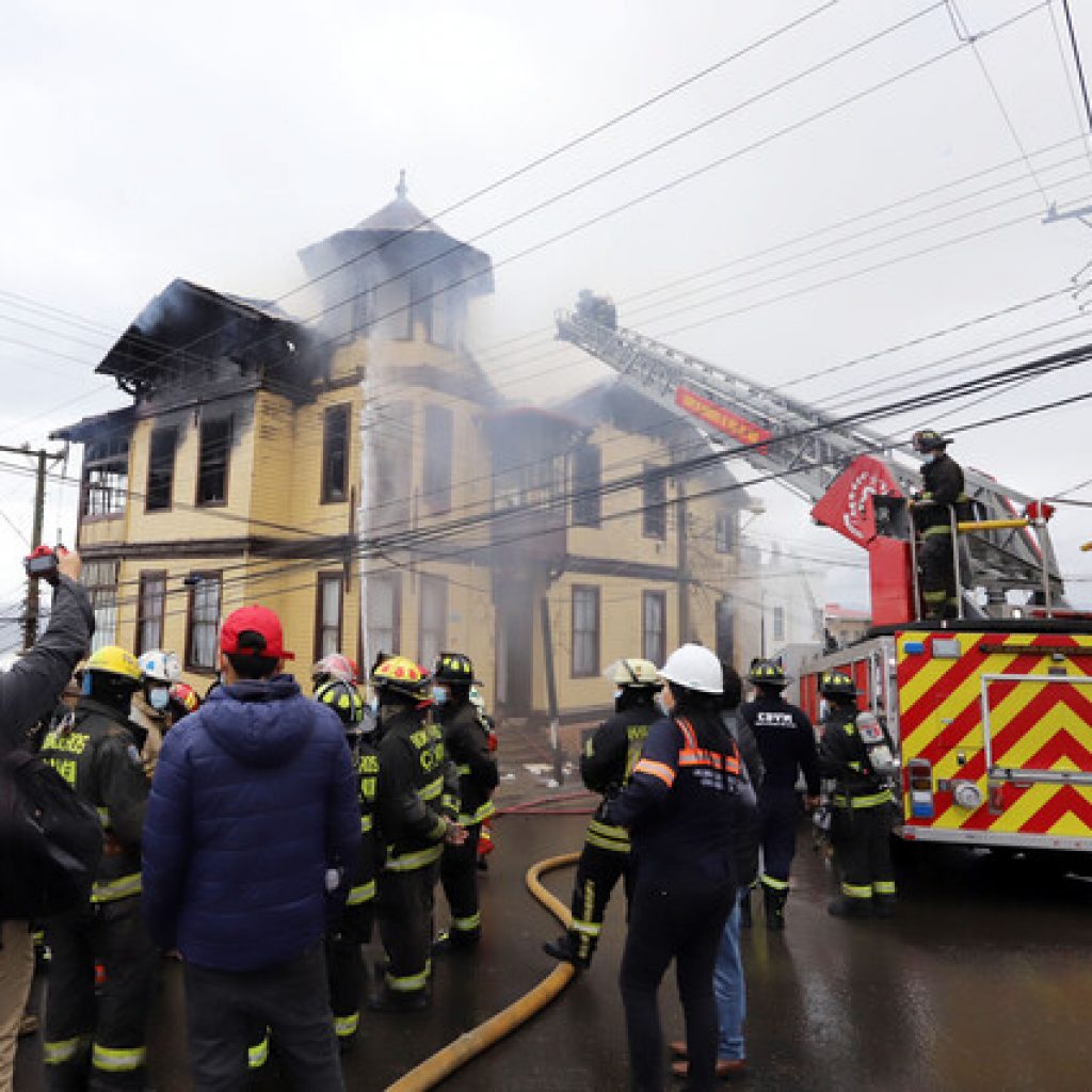 Incendio afecta hogar de ancianos en Valparaíso