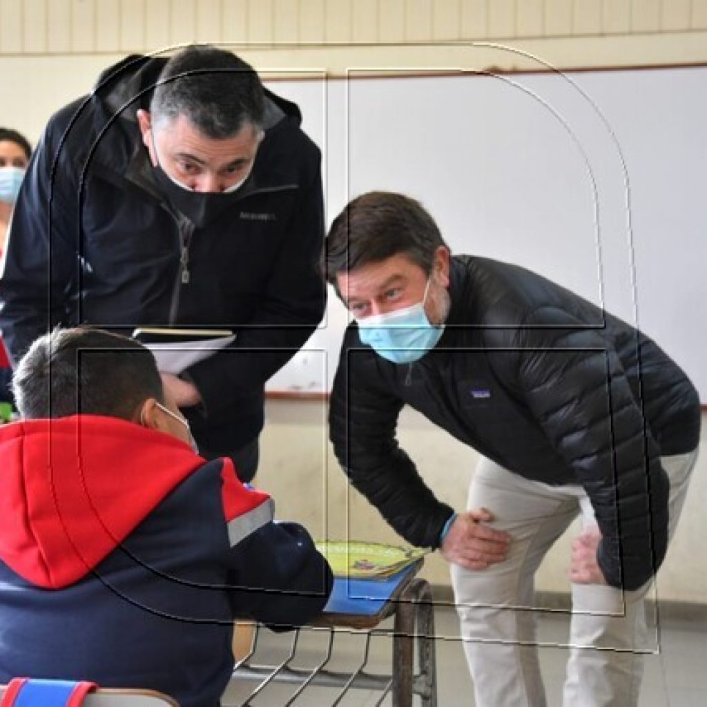 Gobernador de la RM supervisa regreso a clases presenciales