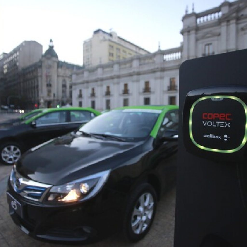 BancoEstado cofinanciará primeros taxis eléctricos que circularán por la capital