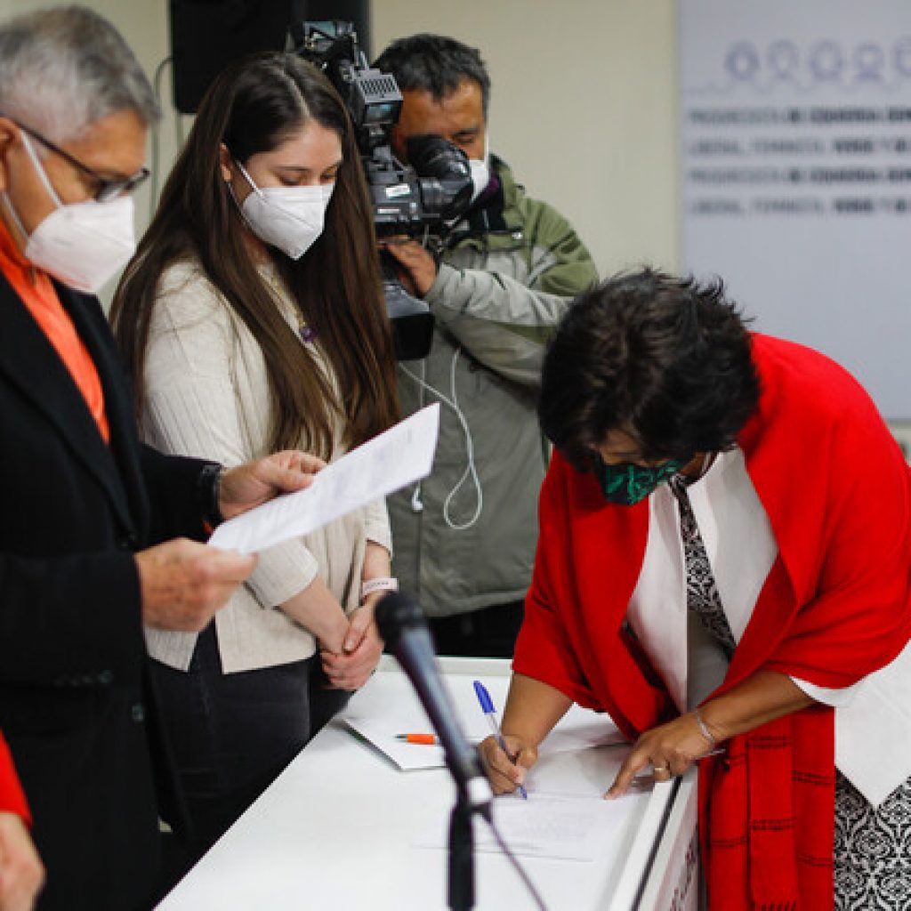 Provoste inscribió candidatura en consulta ciudadana de Unidad Constituyente