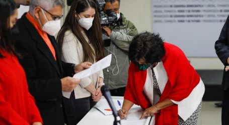 Provoste inscribió candidatura en consulta ciudadana de Unidad Constituyente