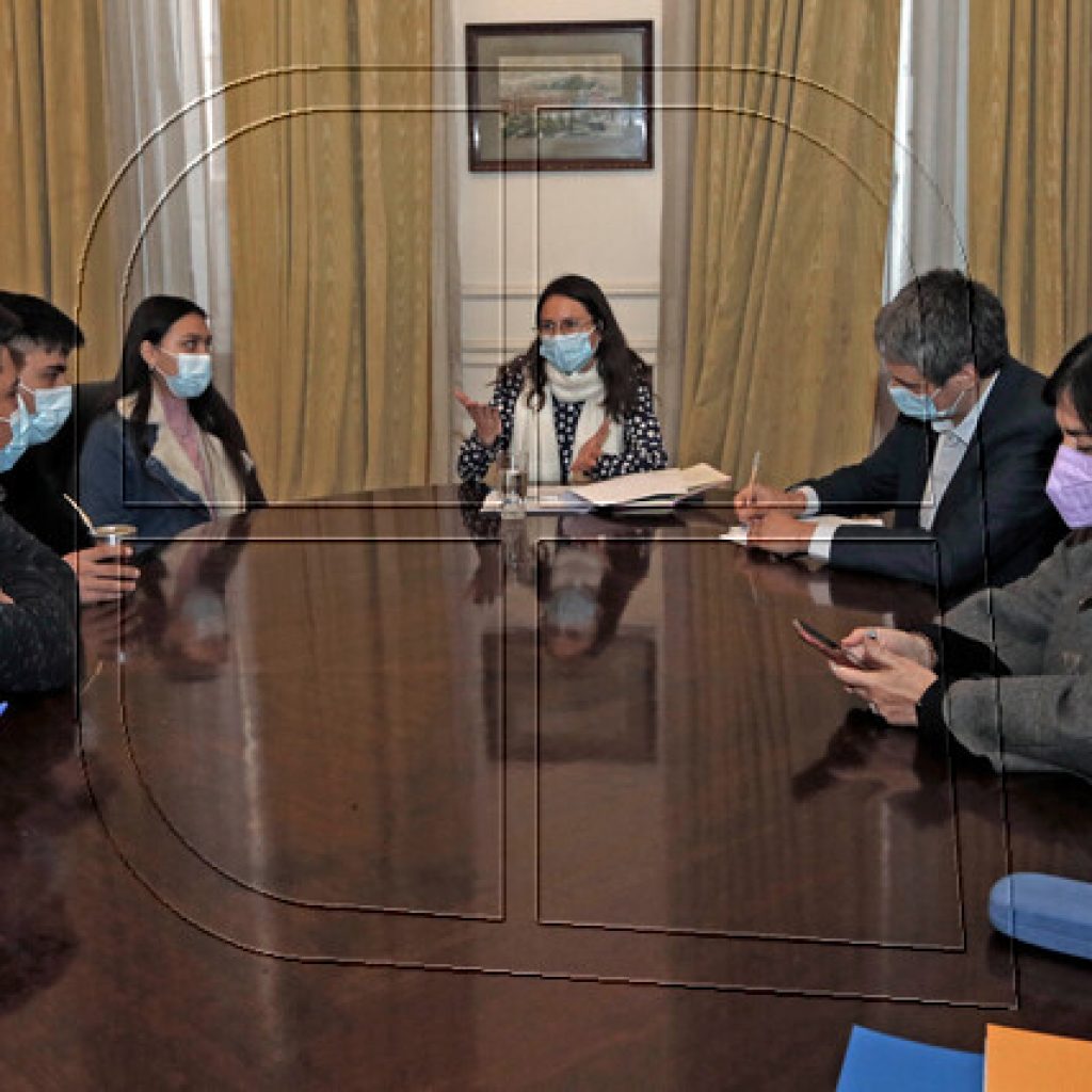 Alcaldesa Hassler se reunió con Centro de Estudiantes del Instituto Nacional