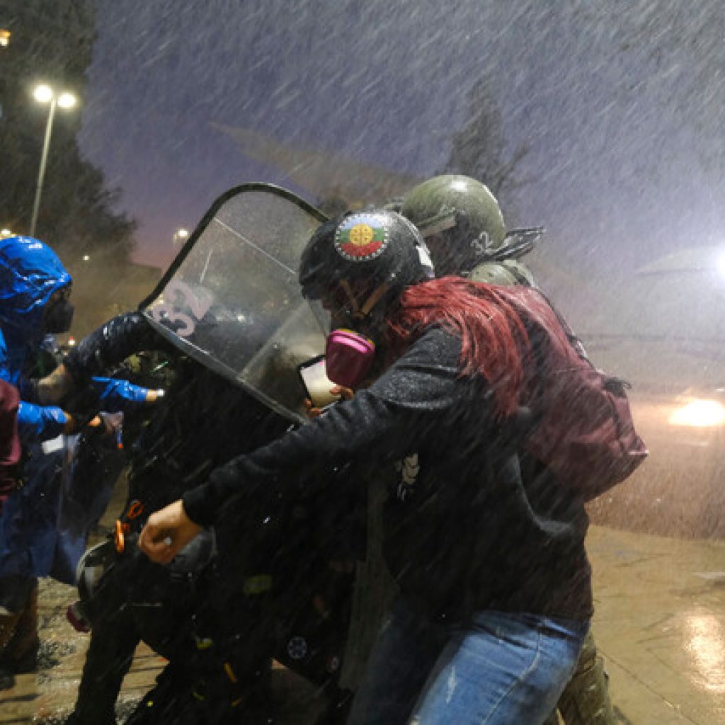 Atacan locales del Barrio Lastarria tras nueva jornada de manifestaciones