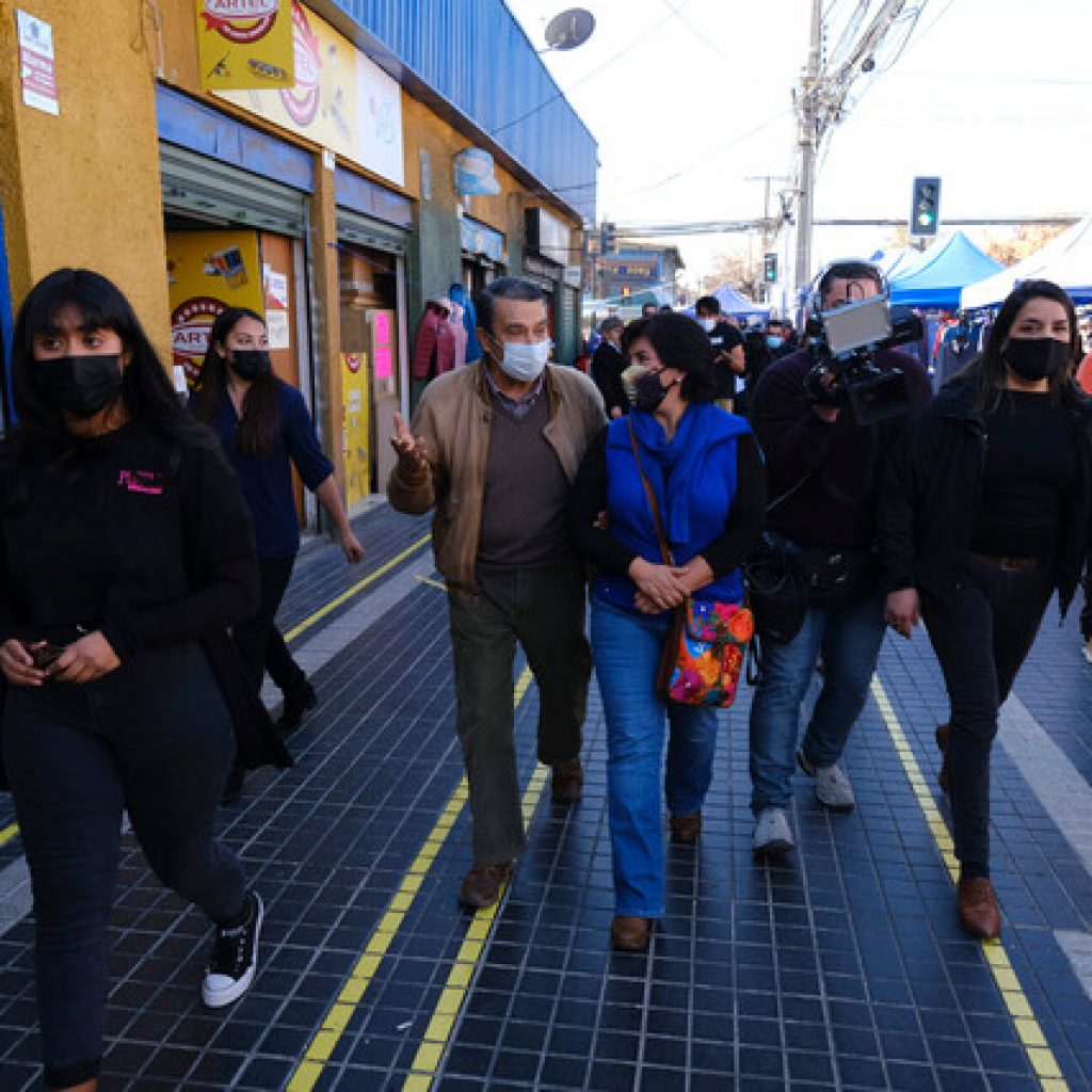 Increpan a senadora Provoste durante actividad en feria de Puente Alto