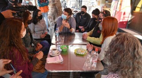 Orrego se reúne con dirigentes del gremio gastronómico de Ñuñoa