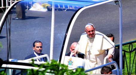 El Papa continúa con el tratamiento y la rehabilitación previstos