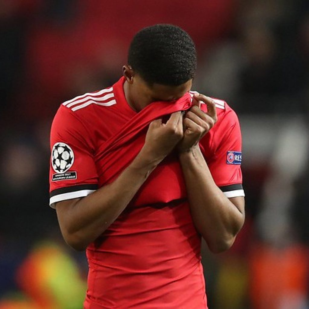 Prohibirán ingreso a estadios a hinchas que emitan insultos racistas en internet