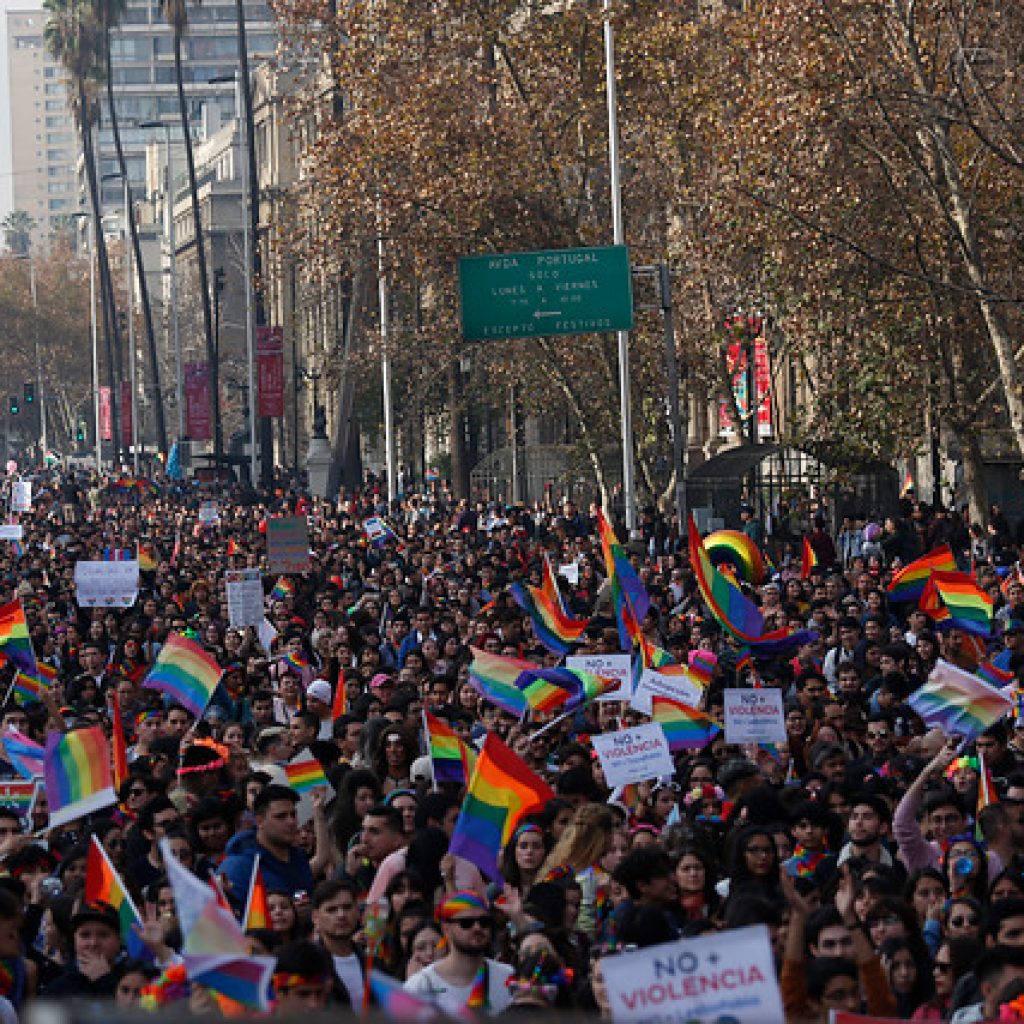 Movilh pide a Cancillería que otorgue salvoconductos a afganos LGBTIQ+