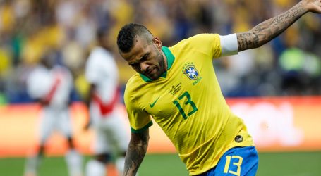 Con Dani Alves como novedad: Braail tiene nómina para enfrentar a Chile