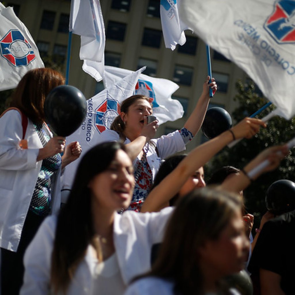 Hoy se lleva a cabo un paro nacional de matronas y matrones
