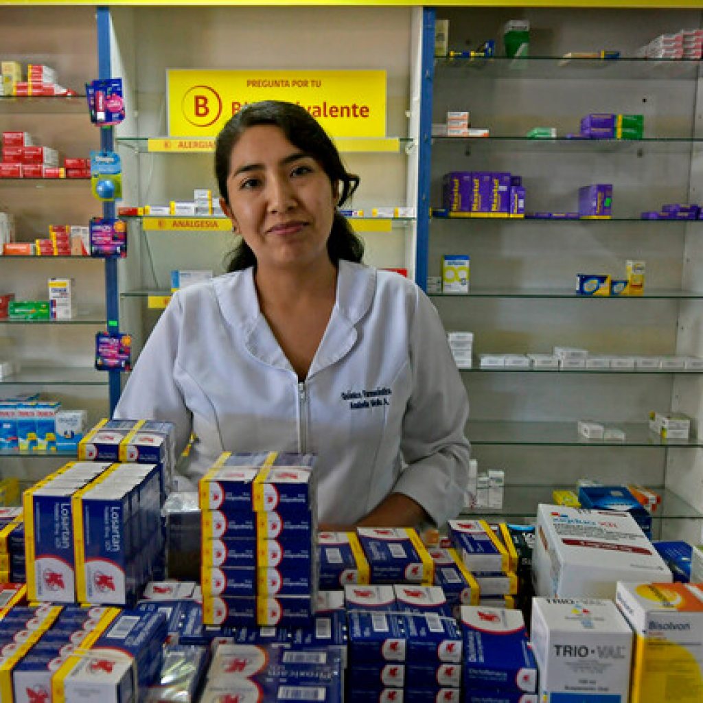 Trabajadores de farmacias adhieren a campaña para cerrar comercio a las 19 horas