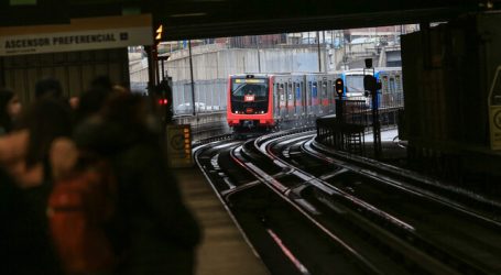 Metro de Santiago anunció que operará hasta las 23:00 horas desde el miércoles