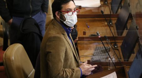 Crispi pide indagar designación de agencias de viajes para hoteles de tránsito