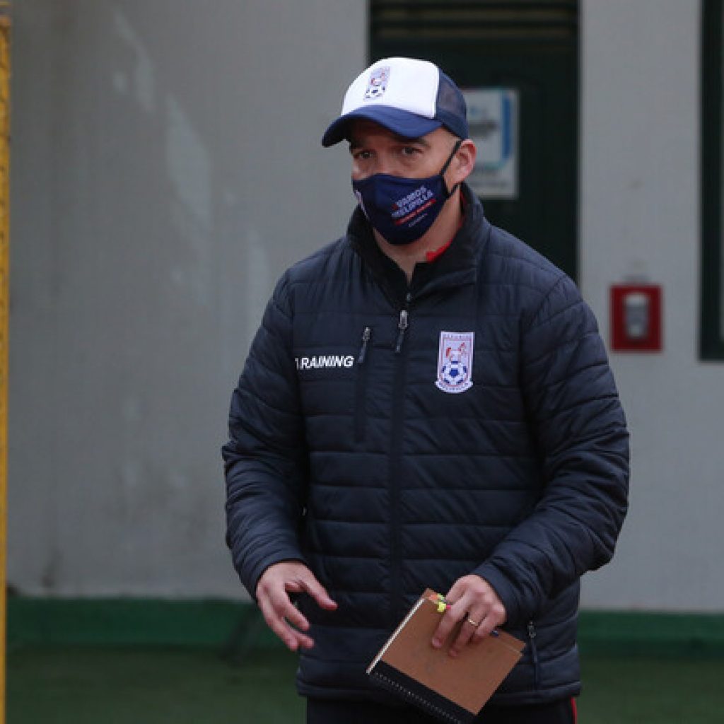 Deportes Melipilla anunció la salida de John Armijo como entrenador