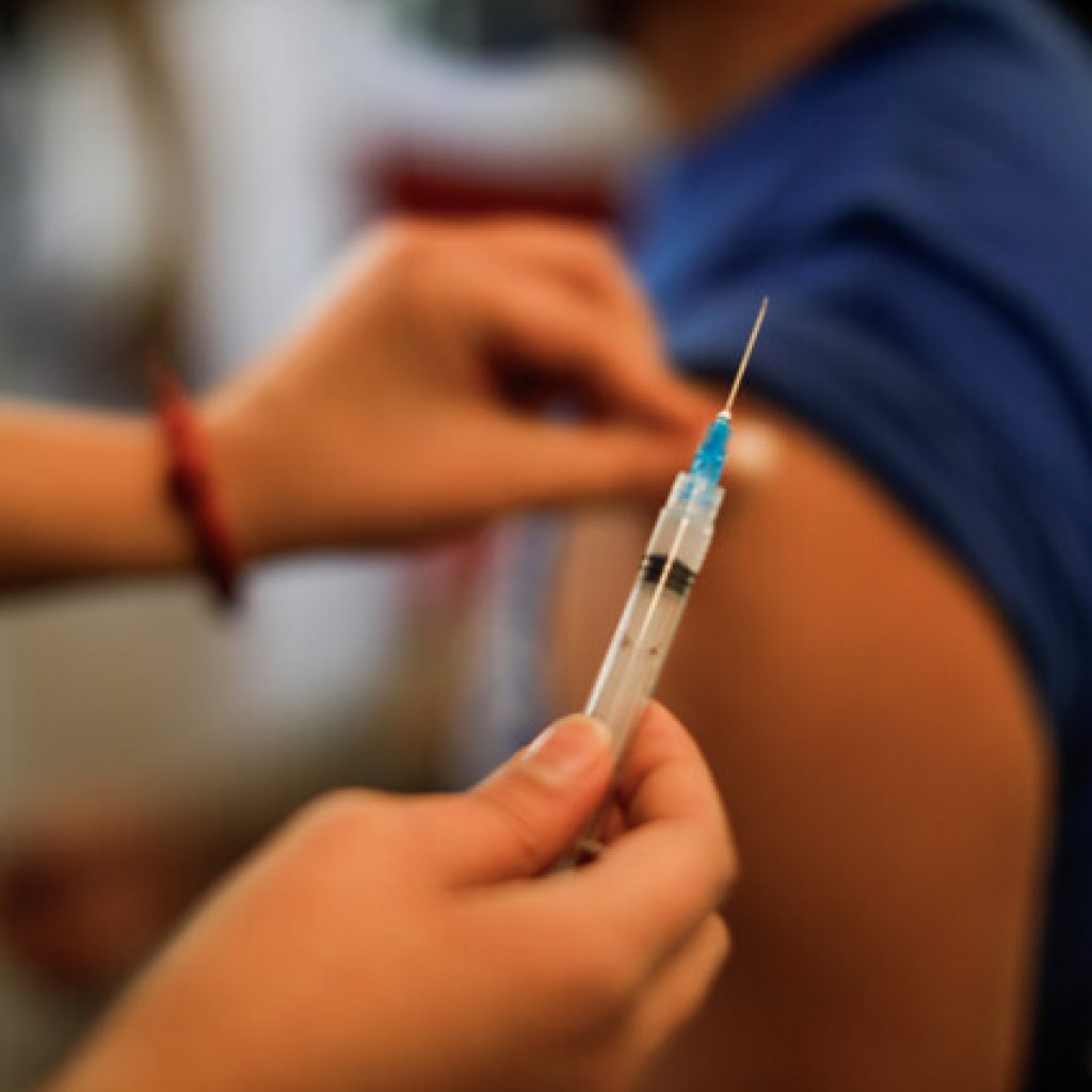 Covid-19: 88,82% de la población objetivo ha sido vacunada en Chile