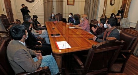 Alcaldesa de Santiago se reunió con vecinos y locatarios del Barrio Lastarria