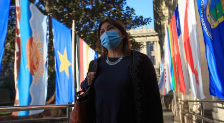 Mesa instala banderas para celebrar primer mes de la Convención Constitucional