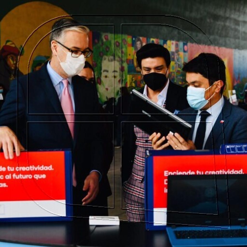 Ministerio de Educación inició entrega de computadores