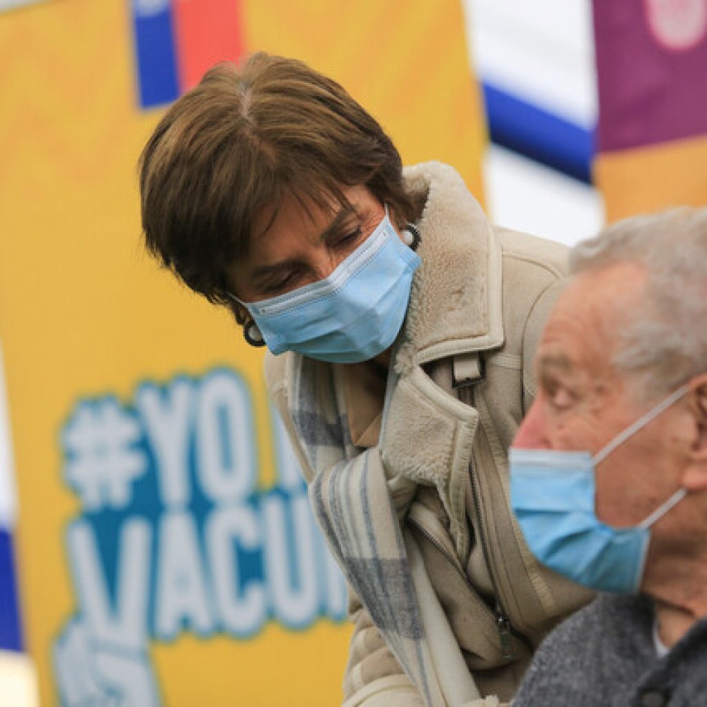 Covid-19: 155.765 personas en Chile han recibido su dosis de refuerzo