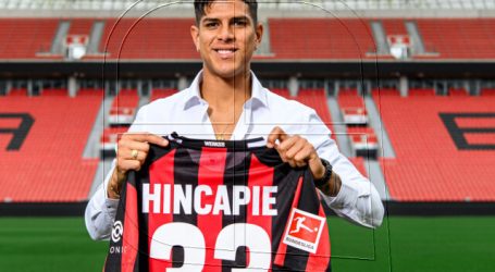 Ecuatoriano Piero Hincapié es el nuevo compañero de Aránguiz en el Leverkusen