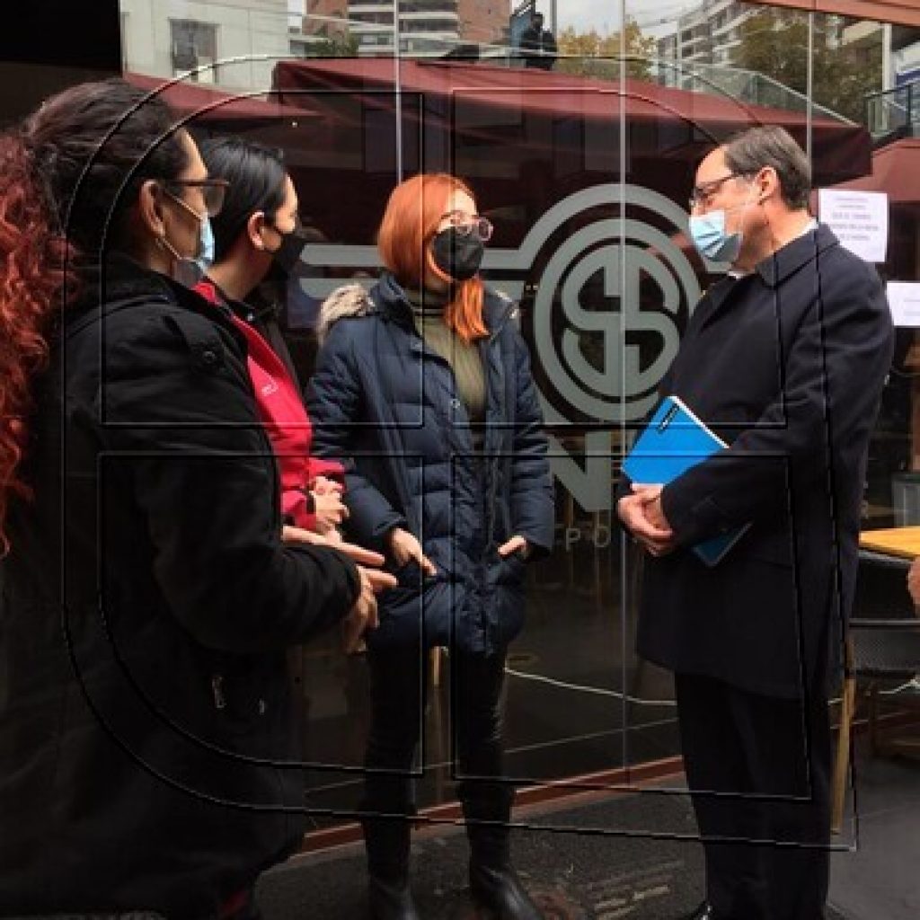 Autoridades realizan entrega de pase Covid a restaurantes de la Plaza Ñuñoa