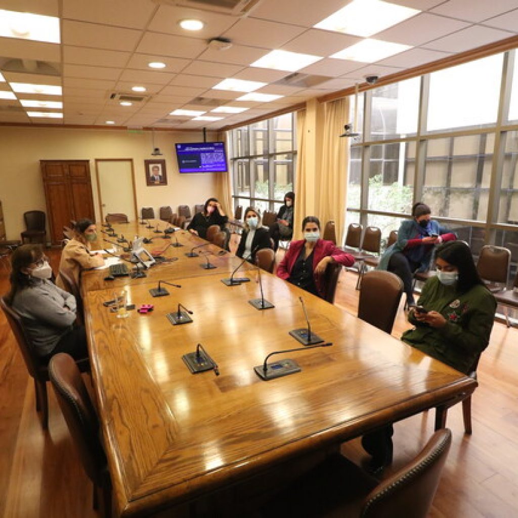 Aprueban en general proyecto que promueve el parto respetado