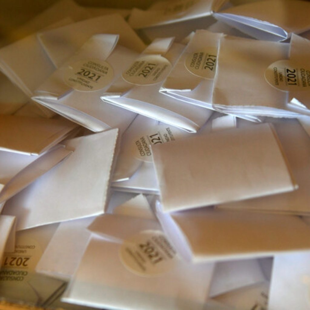 Comienza el conteo de votos en consulta ciudadana de Unidad Constituyente