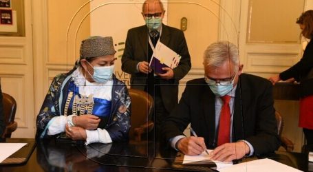 Gobernadores firman acuerdo colaborativo con mesa de Convención Constitucional