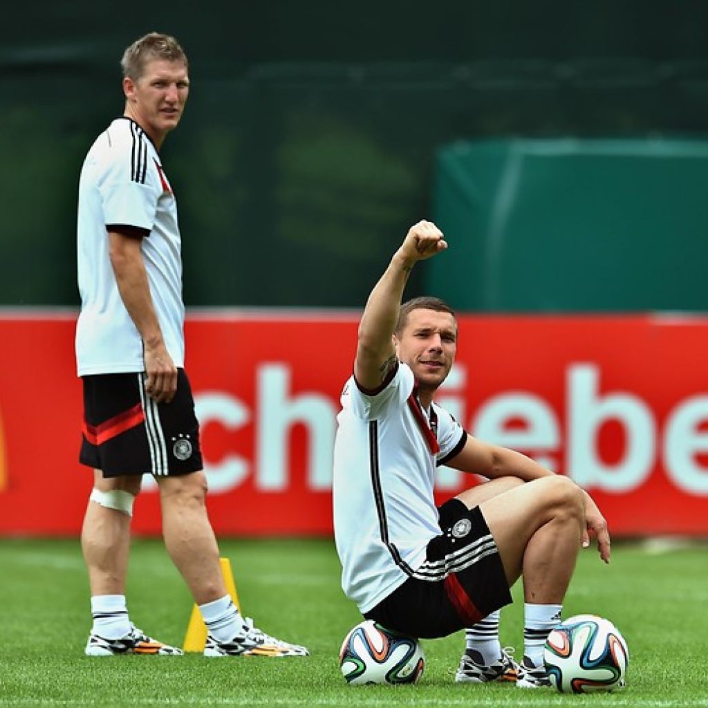 El alemán Lukas Podolski dio positivo por coronavirus
