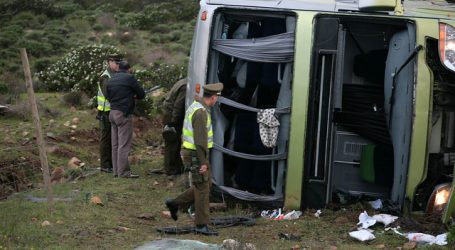 Maule: Accidente entre 3 camiones y un bus dejó 14 personas heridas