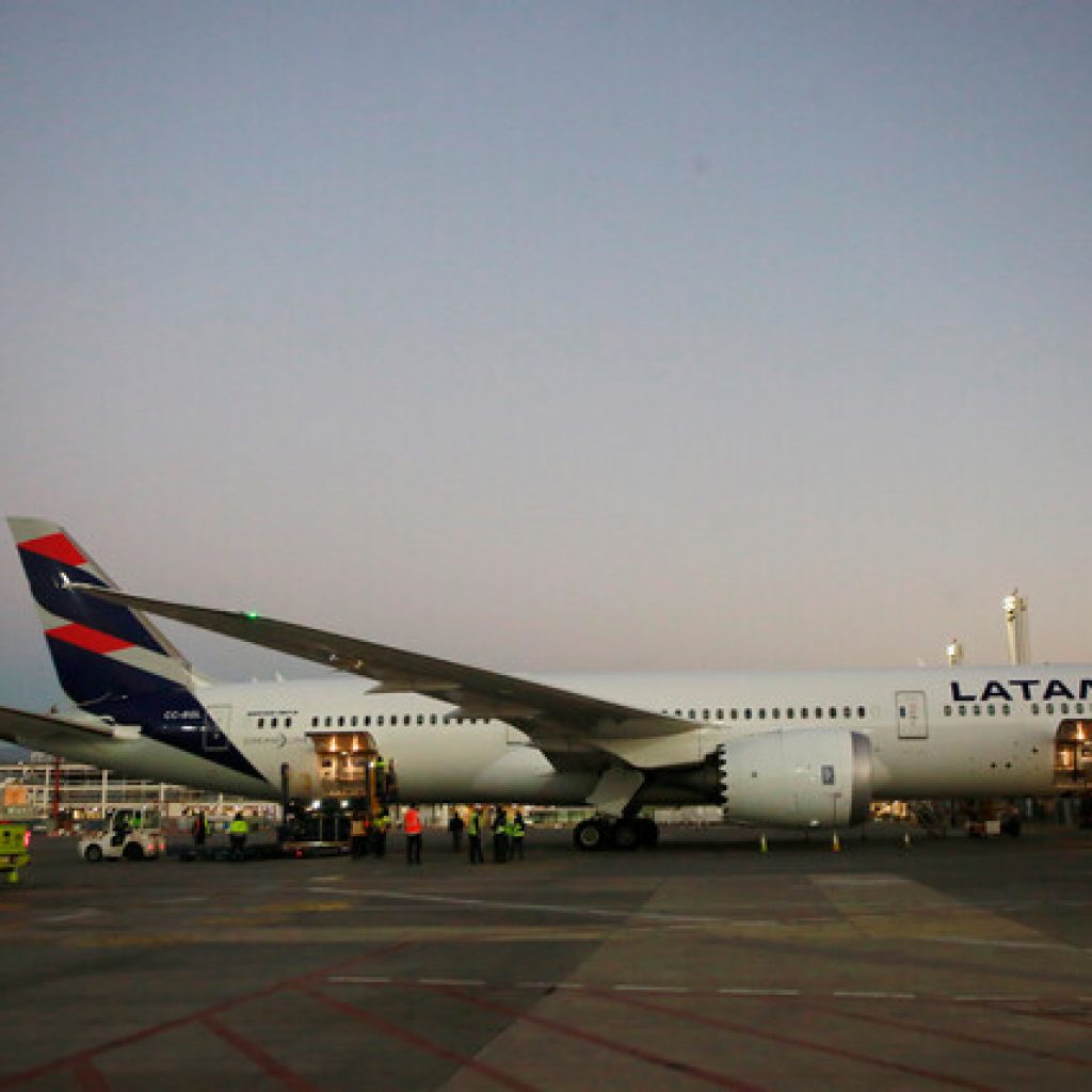 Sernac: Latam deberá devolver tasas de embarque por vuelos no realizados