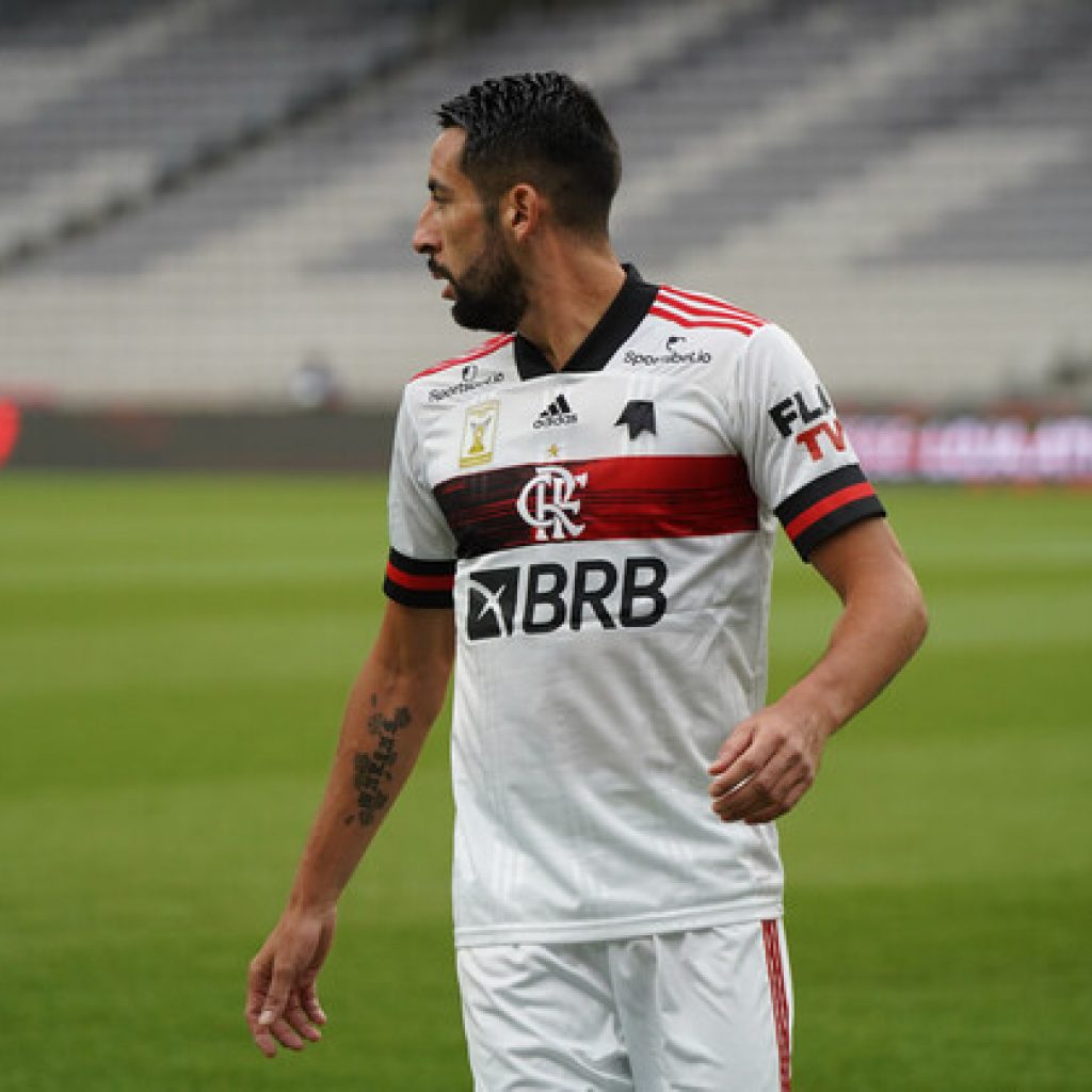 Mauricio Isla agradeció la ovación de la hinchada de Flamengo