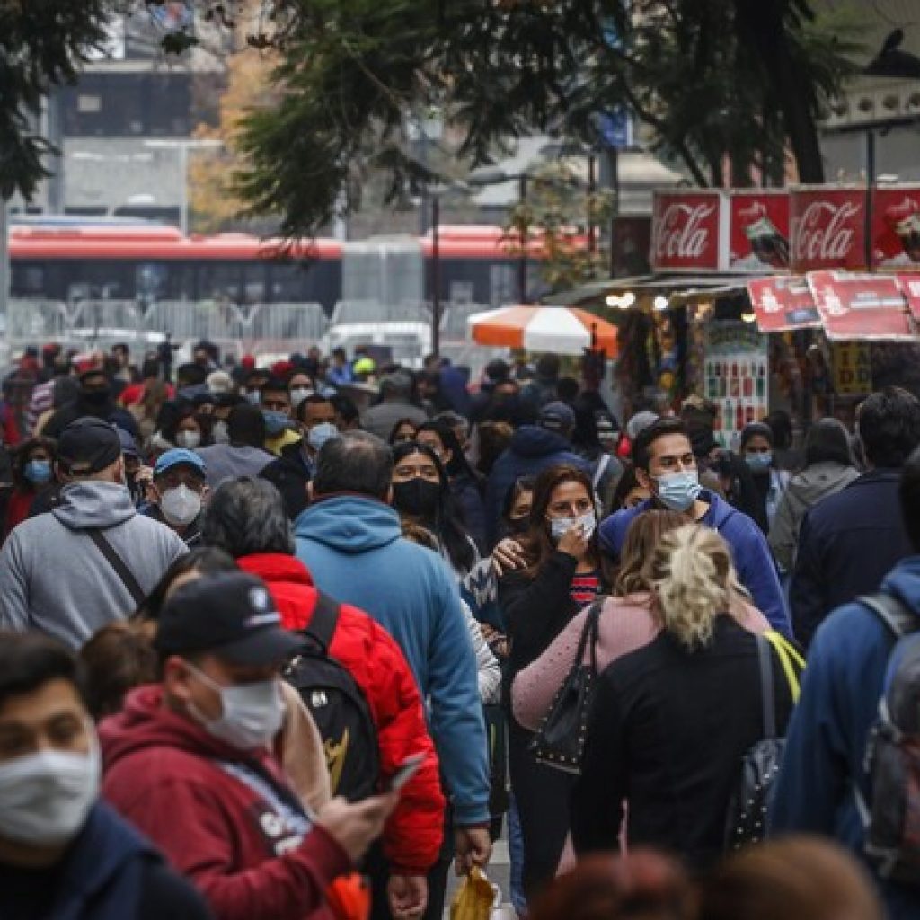Salud mental de los chilenos muestra signos de mejoría tras menos restricciones