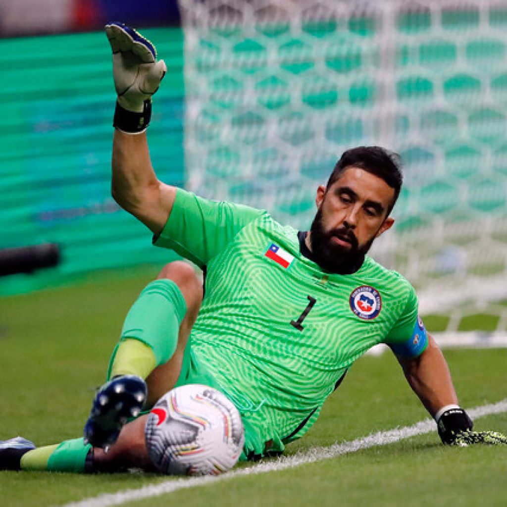 Claudio Bravo: “Hoy no vimos la forma de competir como lo hicimos ante Brasil”