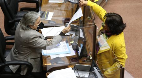 Navarro: “Es impresentable recortar personal cuando aún no termina pandemia”