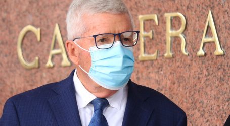 González entrega su respaldo a la movilización de trabajadoras de la Junji