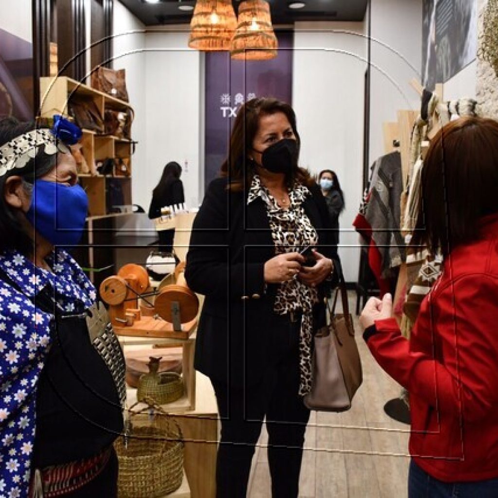 Primera tienda de artesanía mapuche fue inaugurada en Santiago