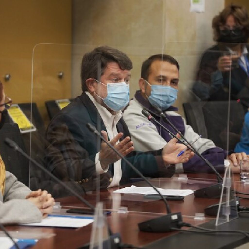 Orrego se reúne con Aguas Andinas por plan de contingencia ante corte programado