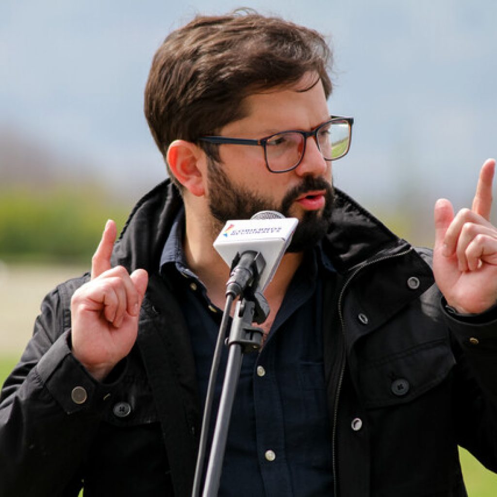 Cadem: Gabriel Boric lidera las preferencias con 22%