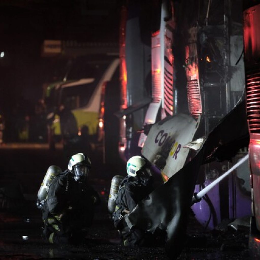 Incendio afectó 9 buses en taller de Tur-Bus y dejó un trabajador herido