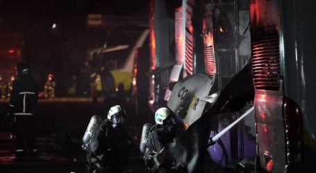 Incendio afectó 9 buses en taller de Tur-Bus y dejó un trabajador herido